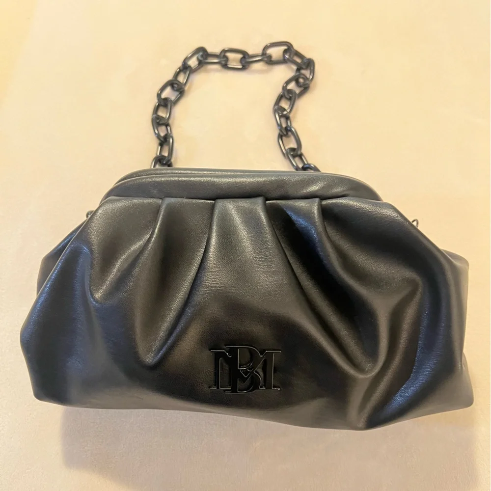 🩷 BADGLEY MISCHKA Black Frame Logo Crossbody Bag $149🩷